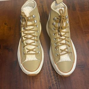 Run star hike khaki leather converse with Sherpa lining. Worn one time.